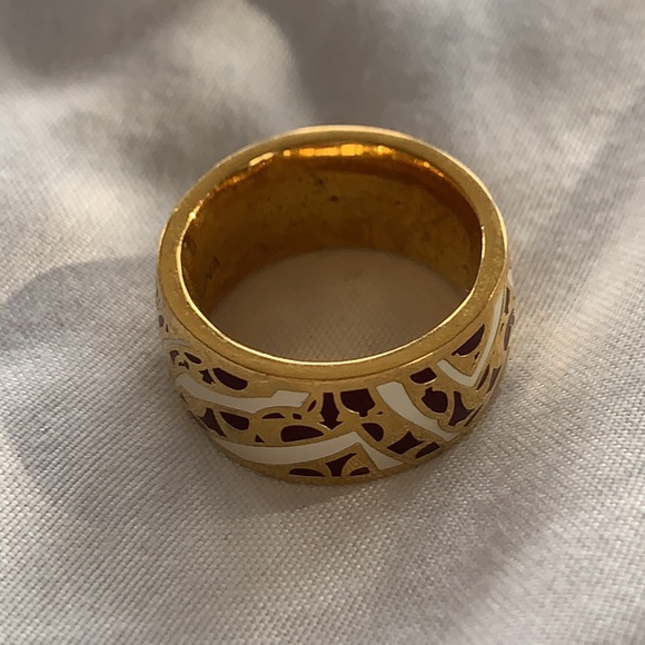 Coach Zebra C Enamel Gold Ring Size 6 - Picture 2 of 5
